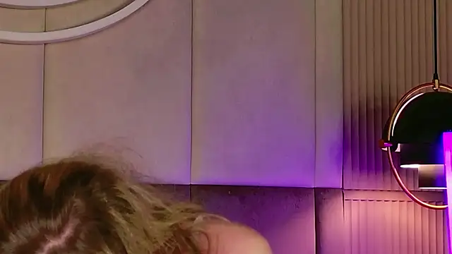 Snapshot of Beckie_White chatting on February 20, 8:53 pm Beckie White online show from February 20, 8:53 pm