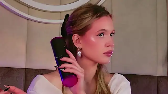 Snapshot of Beckie_White chatting on March 3, 9:10 pm Beckie White online show from March 3, 9:10 pm