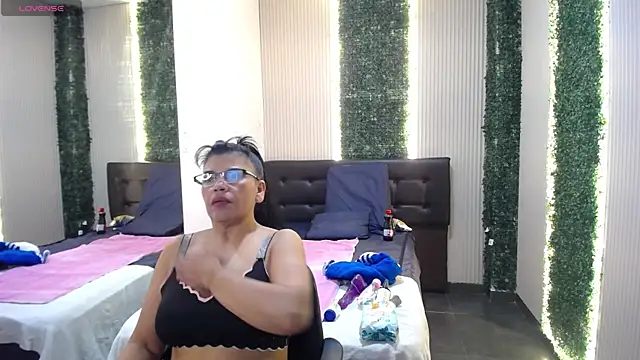 Snapshot of jennifer_0717 chatting on May 3, 8:48 pm jennifer 0717 online show from May 3, 8:48 pm