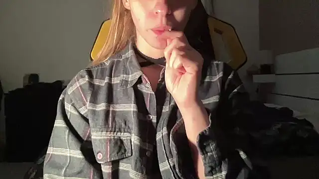 petiteetoile online show from February 17, 2:35 pm