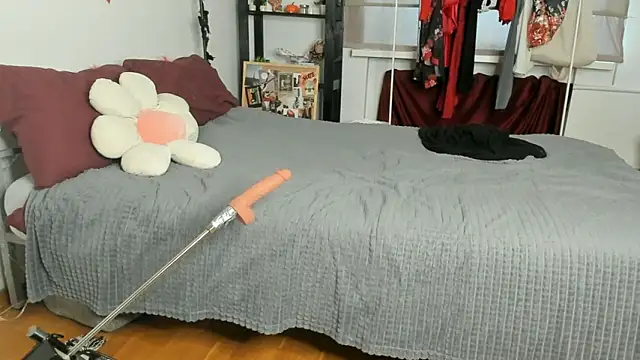 Snapshot of CalmFever chatting on February 19, 1:18 pm CalmFever online show from February 19, 1:18 pm