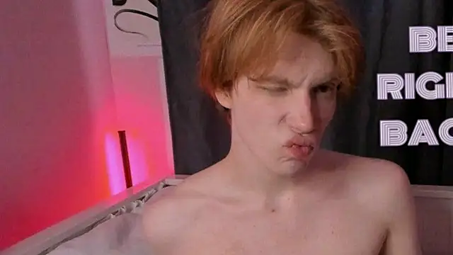 Snapshot of CalmFever chatting on April 9, 9:09 pm CalmFever online show from April 9, 9:09 pm