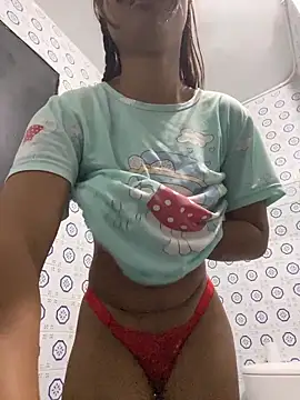 Snapshot of Romie_rous chatting on April 6, 12:17 pm Romie rous online show from April 6, 12:17 pm