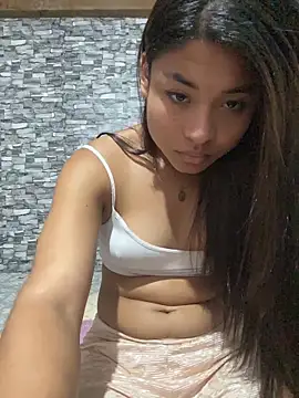 Snapshot of Romie_rous chatting on May 17, 5:09 pm Romie rous online show from May 17, 5:09 pm