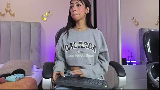 Emma Hearts online show from February 7, 3:32 am