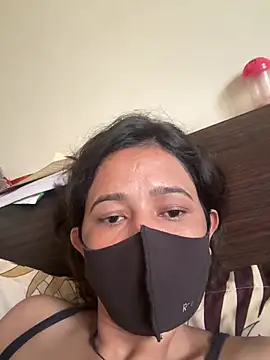 Snapshot of raavigirl chatting on February 23, 4:32 am raavigirl online show from February 23, 4:32 am