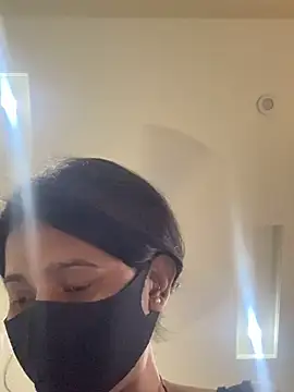 Snapshot of raavigirl chatting on March 15, 8:20 am raavigirl online show from March 15, 8:20 am