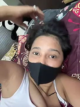 Snapshot of raavigirl chatting on March 18, 8:06 am raavigirl online show from March 18, 8:06 am