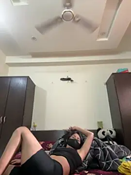 Snapshot of raavigirl chatting on March 20, 2:49 am raavigirl online show from March 20, 2:49 am