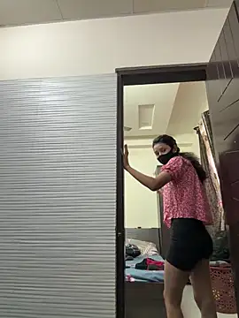 Snapshot of raavigirl chatting on March 22, 6:28 am raavigirl online show from March 22, 6:28 am