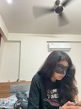 Snapshot of raavigirl chatting on April 3, 8:40 pm raavigirl online show from April 3, 8:40 pm