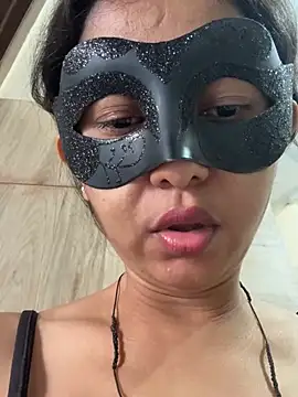 Snapshot of raavigirl chatting on April 5, 7:05 am raavigirl online show from April 5, 7:05 am