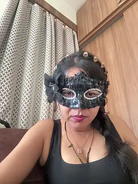 Snapshot of raavigirl chatting on June 1, 7:32 am raavigirl online show from June 1, 7:32 am