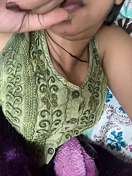 raavigirl online show from July 7, 7:51 pm