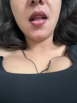 raavigirl online show from July 10, 9:17 pm