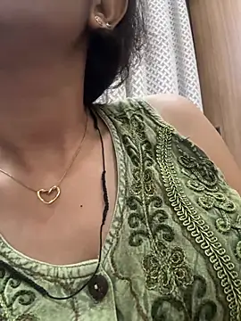 raavigirl online show from July 29, 4:49 pm