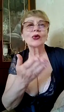 Snapshot of SophieBurns chatting on July 3, 10:43 am SophieBurns online show from July 3, 10:43 am