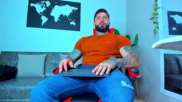 Snapshot of Alessrose chatting on March 5, 7:21 pm Alessrose online show from March 5, 7:21 pm