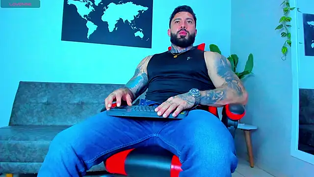 Snapshot of Alessrose chatting on March 6, 7:43 pm Alessrose online show from March 6, 7:43 pm