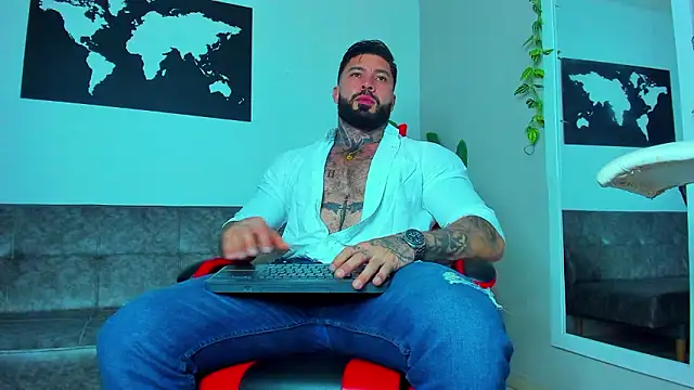 Snapshot of Alessrose chatting on March 25, 8:26 pm Alessrose online show from March 25, 8:26 pm