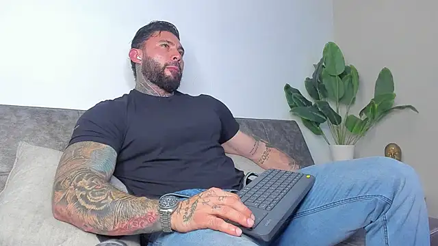 Alessrose online show from June 25, 9:30 pm