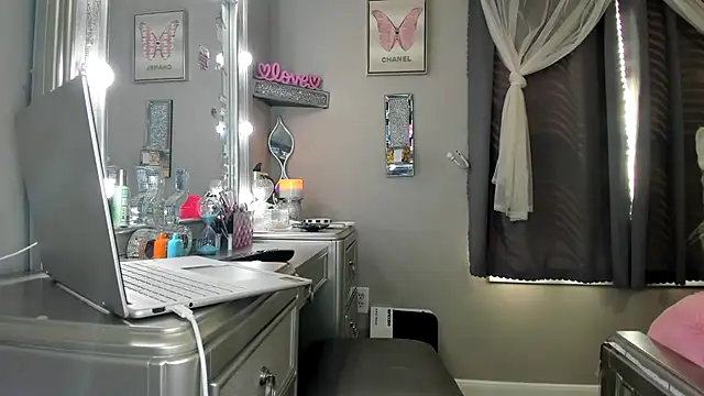 PrincessCutz1 online show from March 18, 4:10 pm