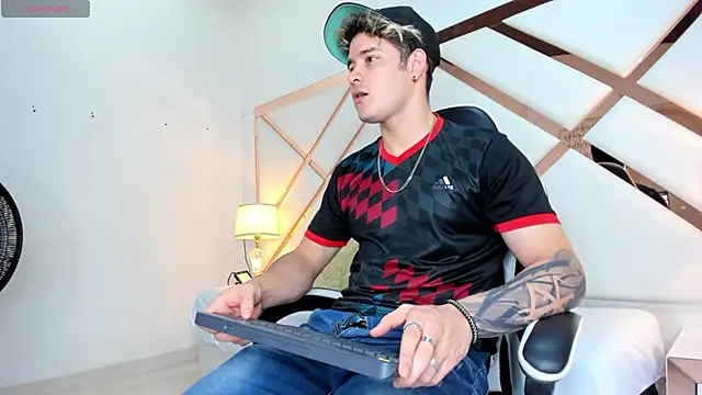 rayan linxx online show from March 7, 7:00 pm