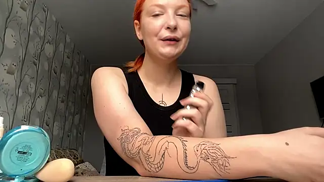 KrisCutia online show from February 10, 5:11 am