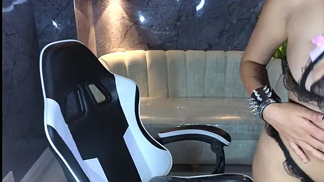 Lisa Doll Tx online show from March 10, 7:30 pm