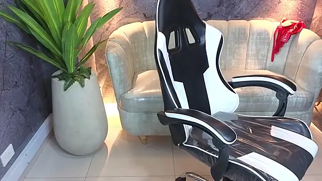 Lisa Doll Tx online show from March 21, 7:28 pm