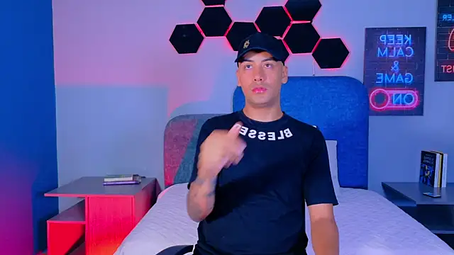 TommyBlue  online show from February 6, 6:44 pm