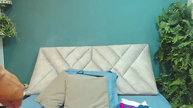 Snapshot of AmelieLux chatting on March 20, 4:56 pm AmelieLux online show from March 20, 4:56 pm