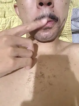 Snapshot of MOREN044 chatting on February 17, 2:41 am MOREN044 online show from February 17, 2:41 am