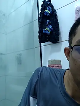 Snapshot of MOREN044 chatting on March 22, 10:57 pm MOREN044 online show from March 22, 10:57 pm