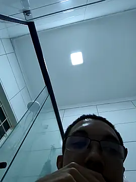 Snapshot of MOREN044 chatting on March 26, 10:37 pm MOREN044 online show from March 26, 10:37 pm