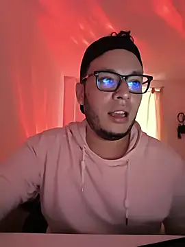 KyleeDevil online show from February 6, 6:33 pm