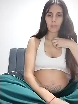 Snapshot of MAGNETICGIRLL91 chatting on April 8, 1:11 pm MAGNETICGIRLL91 online show from April 8, 1:11 pm