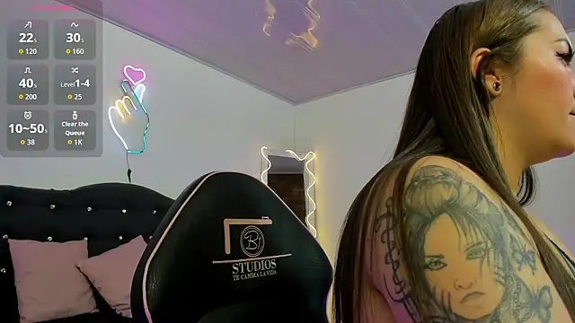 LUNAKITTY TAY online show from February 27, 11:32 am