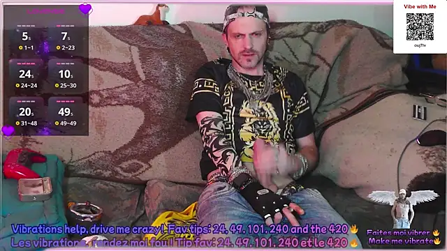 Snapshot of SwatRocShy chatting on April 18, 6:23 pm SwatRocShy online show from April 18, 6:23 pm