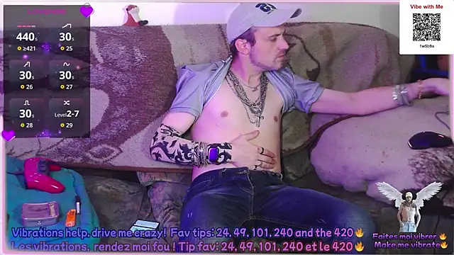 Snapshot of SwatRocShy chatting on April 21, 6:09 am SwatRocShy online show from April 21, 6:09 am