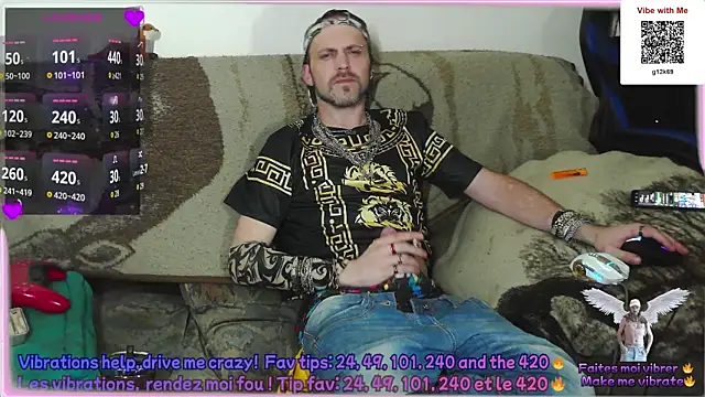Snapshot of SwatRocShy chatting on May 2, 6:57 pm SwatRocShy online show from May 2, 6:57 pm