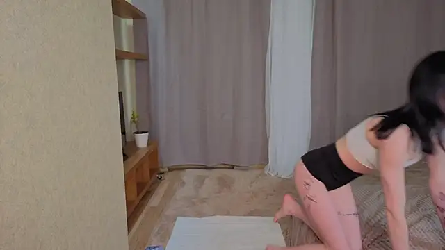 NikkyBee  online show from March 26, 10:21 am