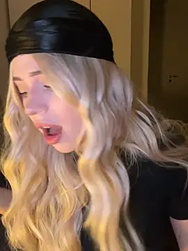  luna fox  online show from March 20, 5:07 pm