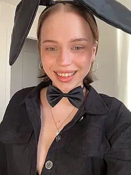  luna fox  online show from April 1, 3:53 pm