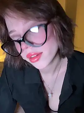  luna fox  online show from April 2, 6:49 pm