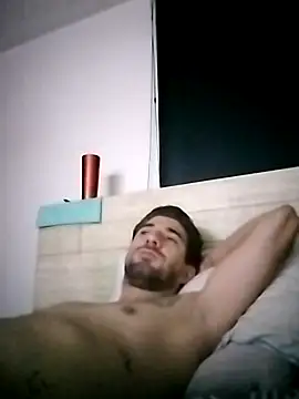 Snapshot of Camilo696903 chatting on February 24, 9:40 am Camilo696903 online show from February 24, 9:40 am