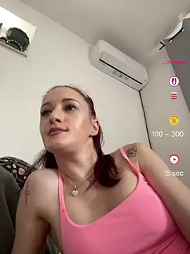 Roxyfoxyyy online show from June 15, 6:26 am