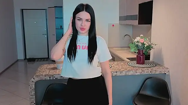 JenniferHowardd online show from February 11, 8:30 am