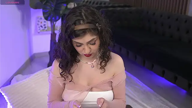 Snapshot of VansessaNyx chatting on April 2, 8:06 pm VansessaNyx online show from April 2, 8:06 pm