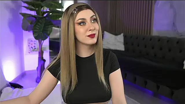 Snapshot of VansessaNyx chatting on April 4, 9:45 pm VansessaNyx online show from April 4, 9:45 pm